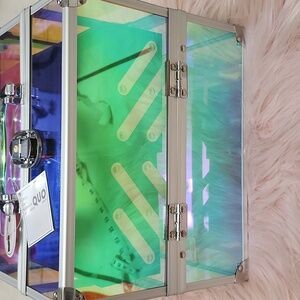 Brand New QUO BEAUTY MAKE-UP TRAIN COSMETICS CASE